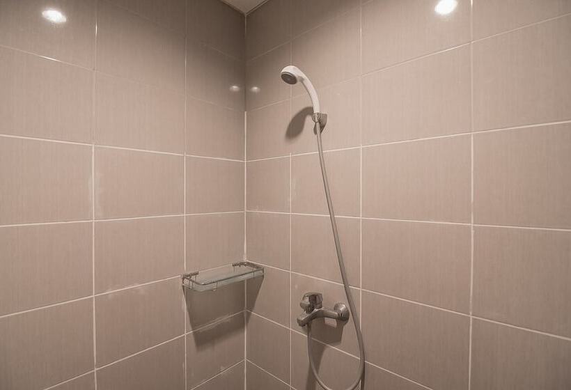 בית מלון כפרי Reddoorz Plus Near Undip Pleburan