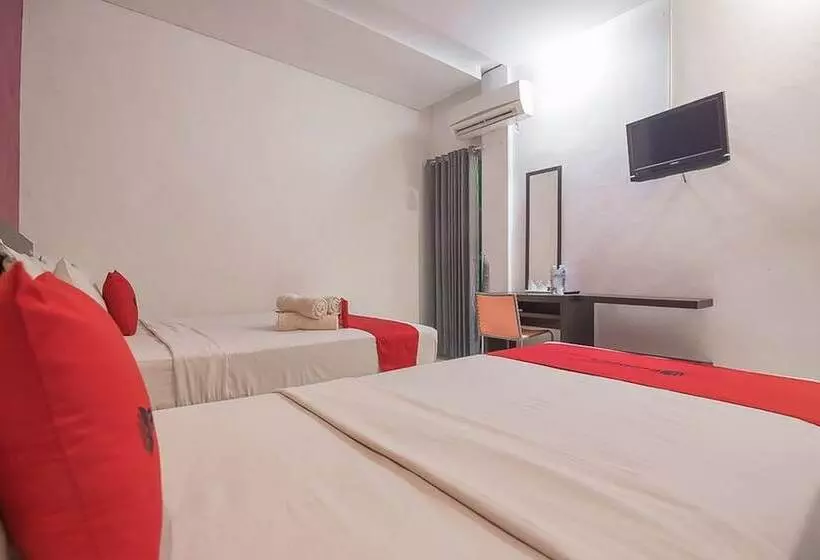 ホテル Reddoorz Plus Near Undip Pleburan