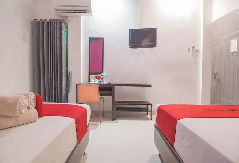 ホテル Reddoorz Plus Near Undip Pleburan