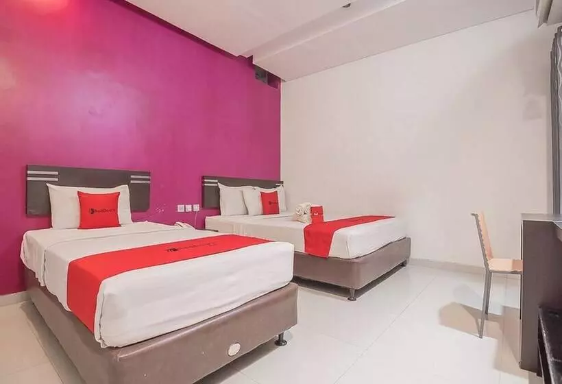 ホテル Reddoorz Plus Near Undip Pleburan