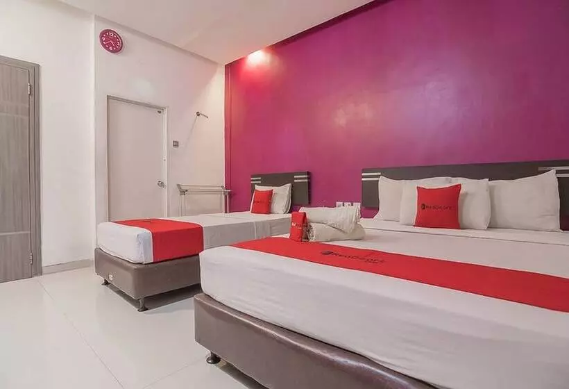 ホテル Reddoorz Plus Near Undip Pleburan