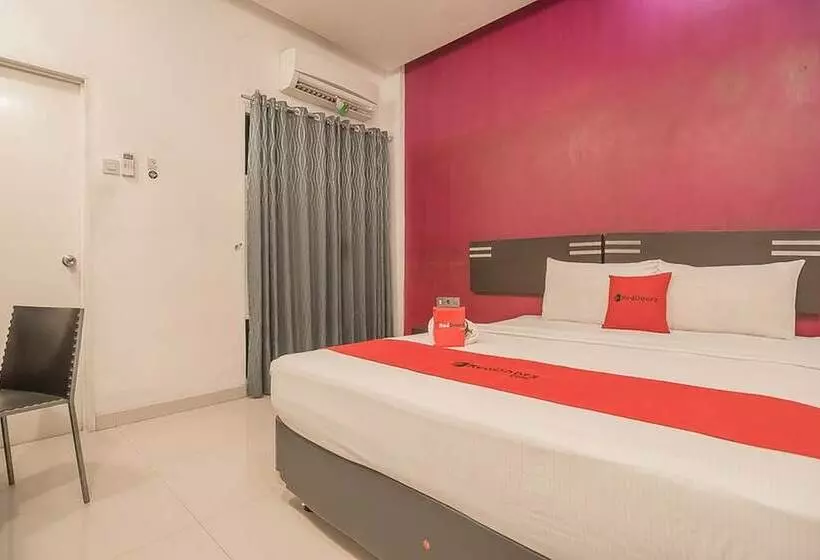 ホテル Reddoorz Plus Near Undip Pleburan