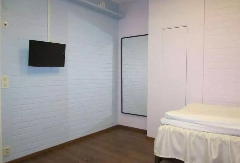 ペンション Finn Rooms