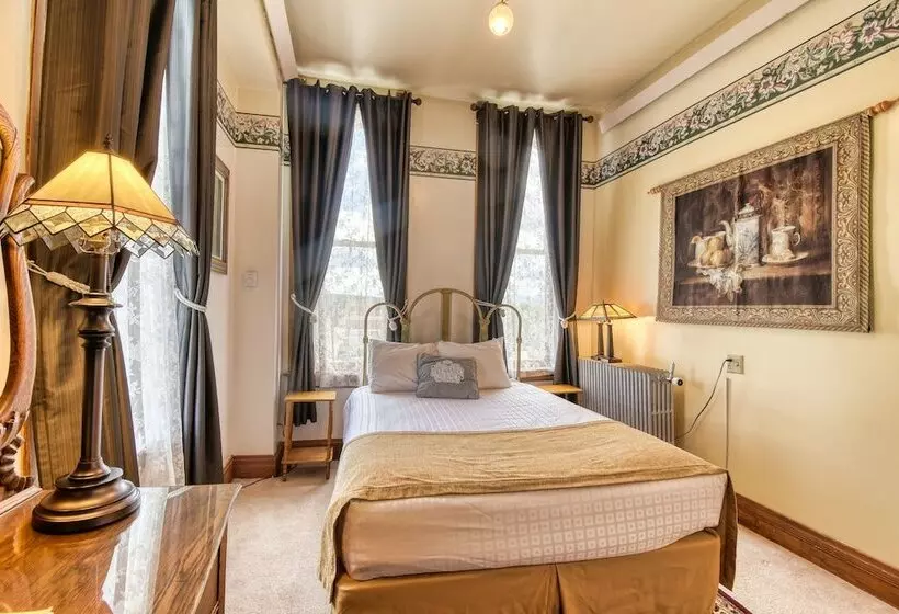 Отель The Delaware