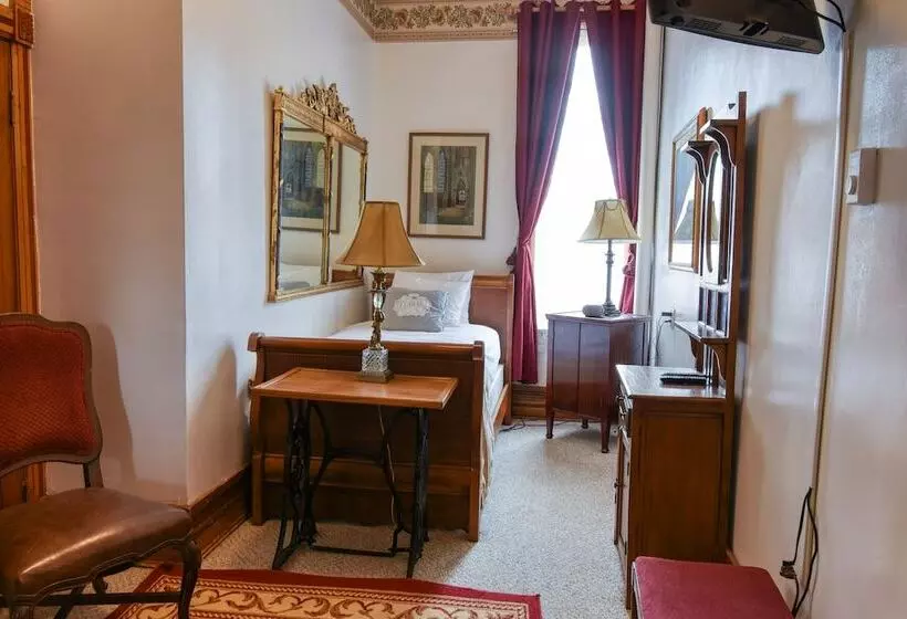 Отель The Delaware