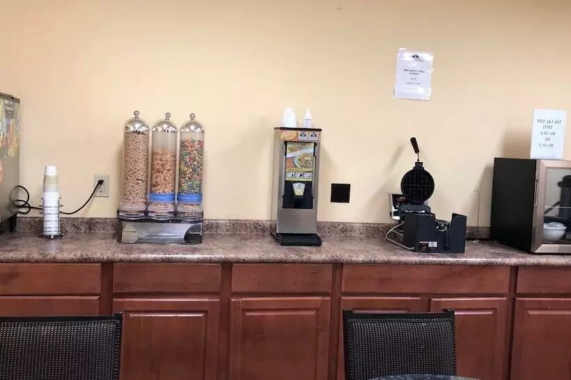 酒店 Econo Lodge Inn & Suites