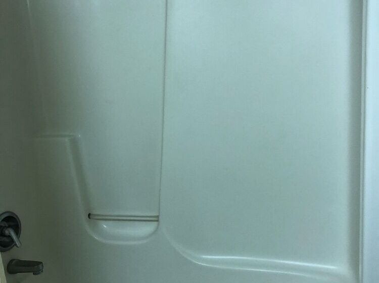 فندق Econo Lodge Inn & Suites