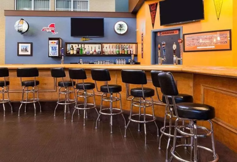 هتل Comfort Inn & Suites Airport