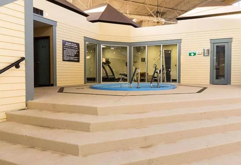 هتل Comfort Inn & Suites Airport