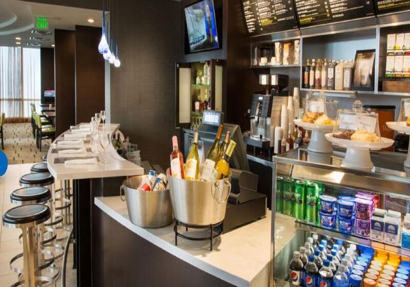 فندق Courtyard by Marriott Fort Lauderdale Beach