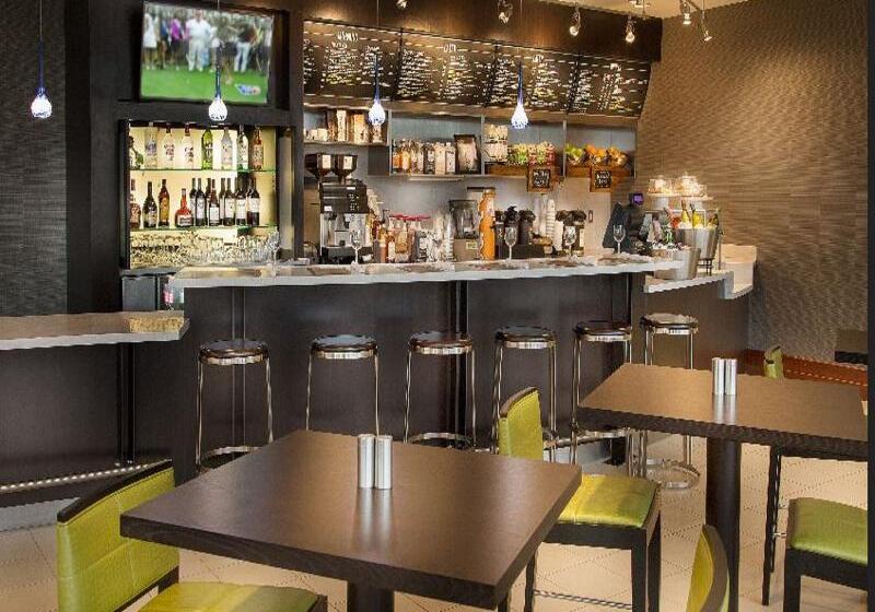 فندق Courtyard by Marriott Fort Lauderdale Beach