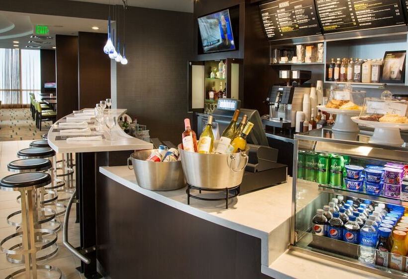 فندق Courtyard by Marriott Fort Lauderdale Beach