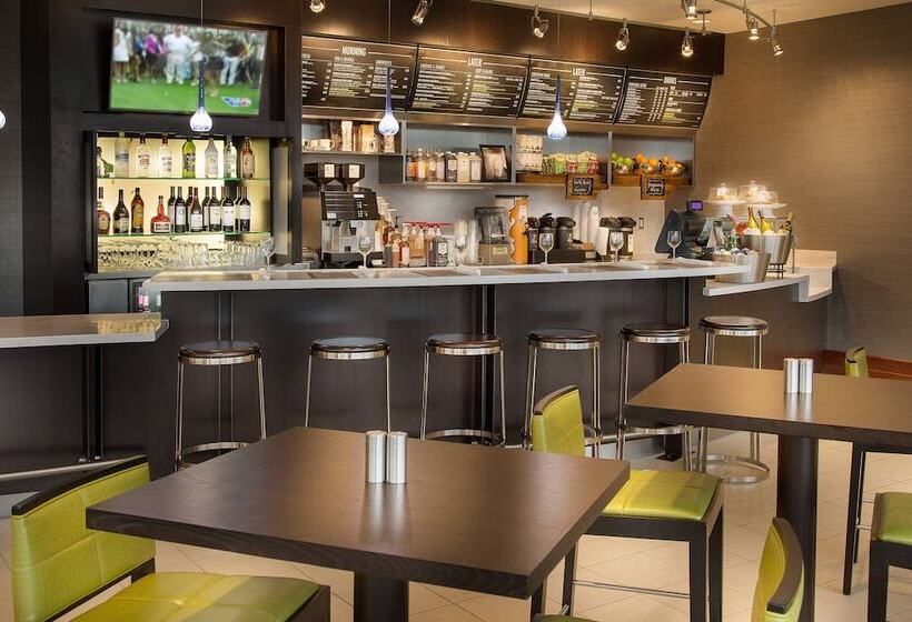 فندق Courtyard by Marriott Fort Lauderdale Beach