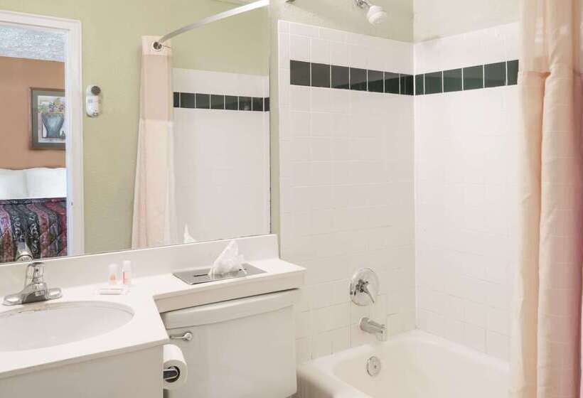 فندق Days Inn By Wyndham Henrietta/rochester Area