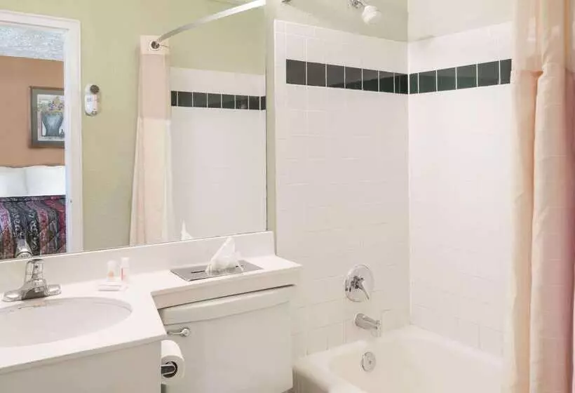 Отель Days Inn By Wyndham Henrietta/rochester Area