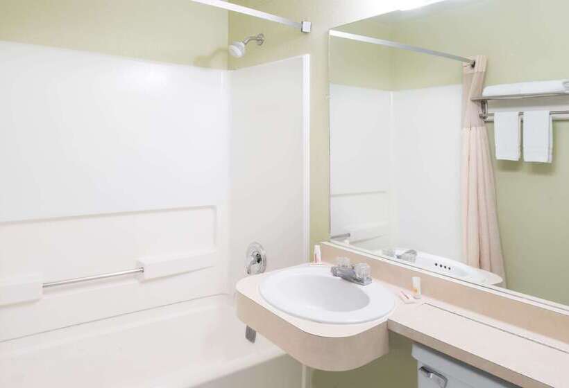 فندق Days Inn By Wyndham Henrietta/rochester Area