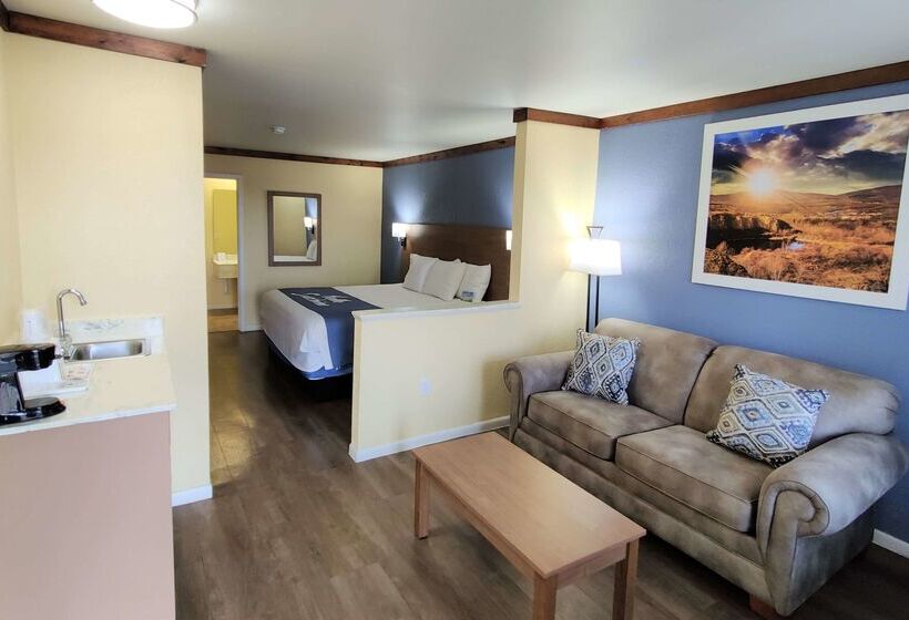 Отель Days Inn By Wyndham Suites Fredericksburg