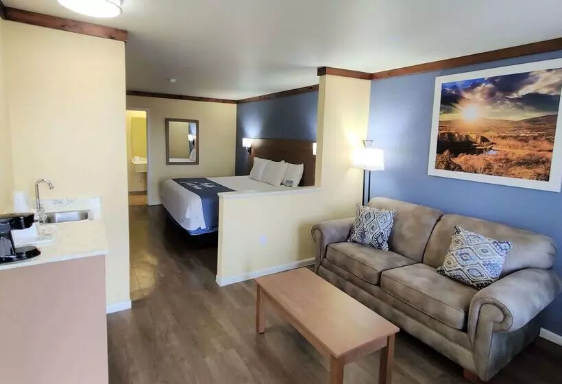 בית מלון כפרי Days Inn By Wyndham Suites Fredericksburg