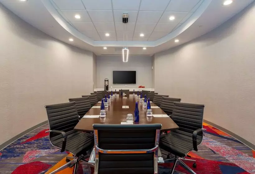 Отель Doubletree By Hilton Atlanta Airport