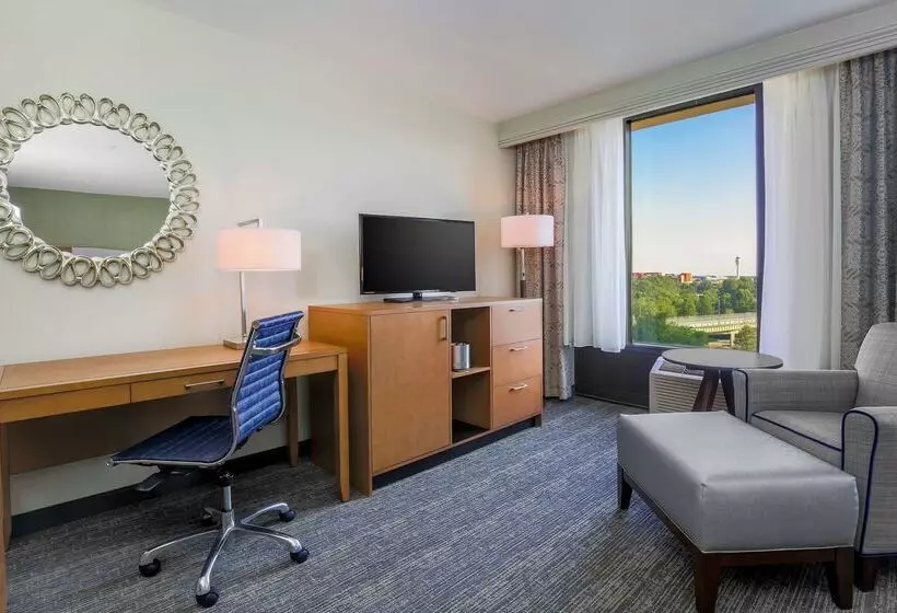 Отель Doubletree By Hilton Atlanta Airport