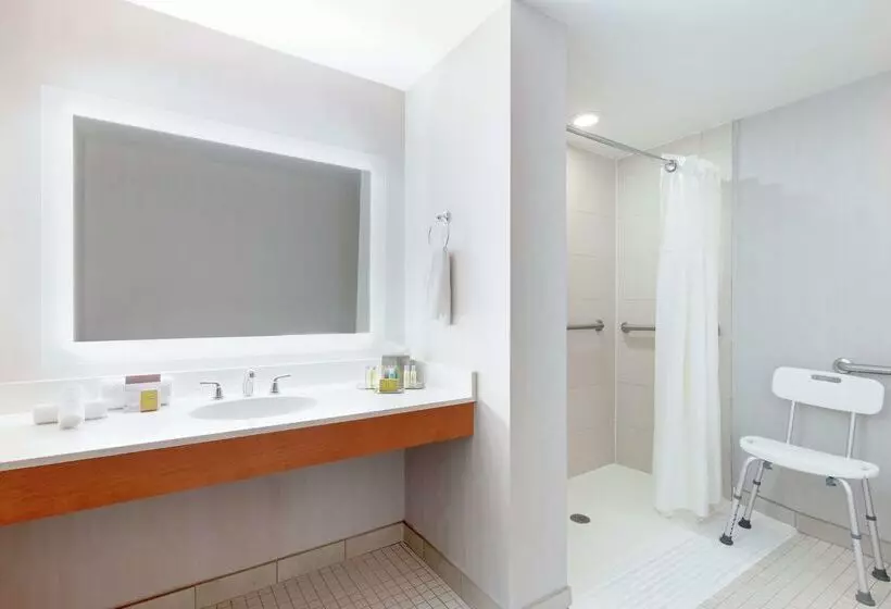 Отель Doubletree By Hilton Atlanta Airport