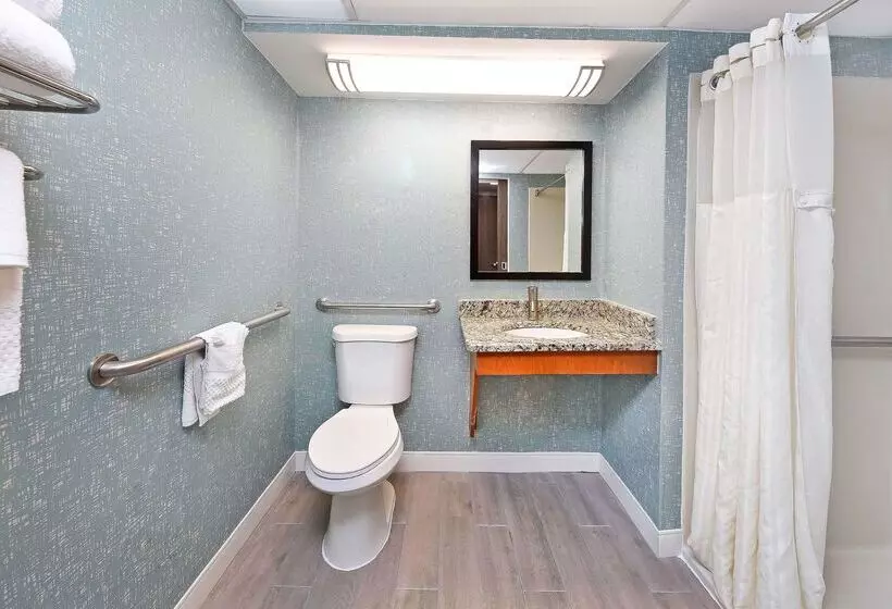 هتل Doubletree By Hilton Virginia Beach