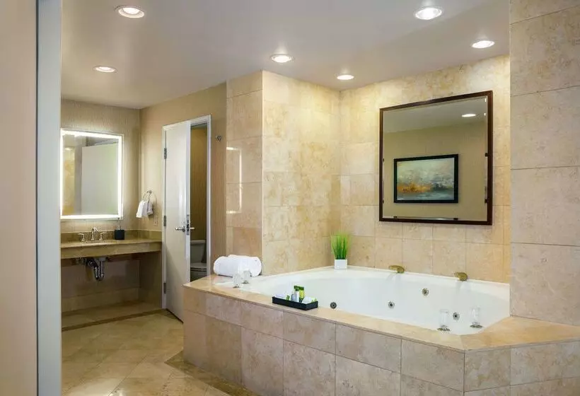 Отель Doubletree By Hilton Sonoma Wine Country