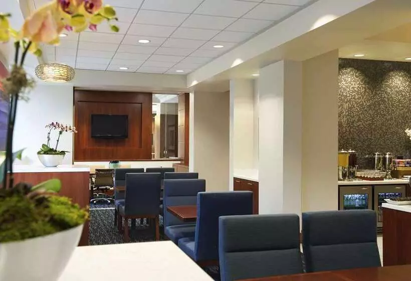 هتل Hilton Chicago/magnificent Mile Suites