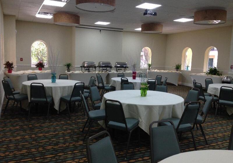 בית מלון כפרי Red Roof Inn Plus & Suites Tampa