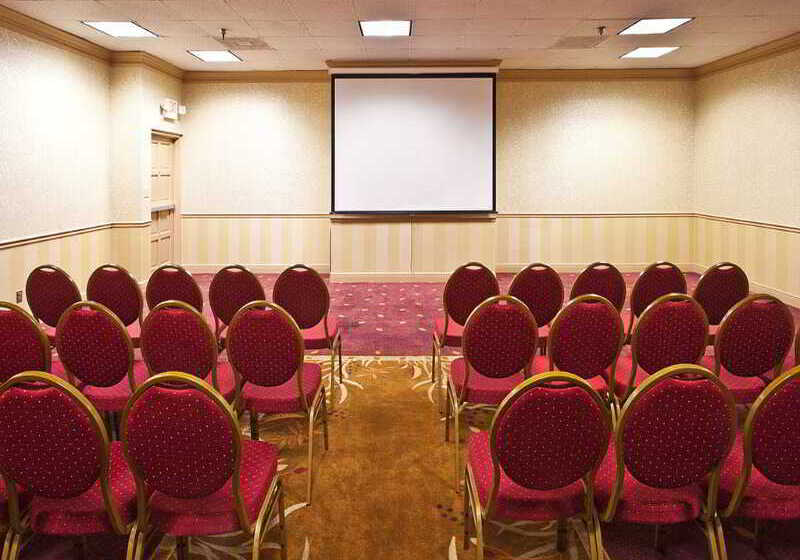 בית מלון כפרי Red Roof Inn Plus & Suites Tampa