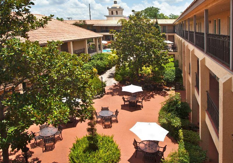 בית מלון כפרי Red Roof Inn Plus & Suites Tampa