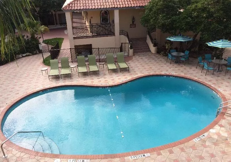 בית מלון כפרי Red Roof Inn Plus & Suites Tampa