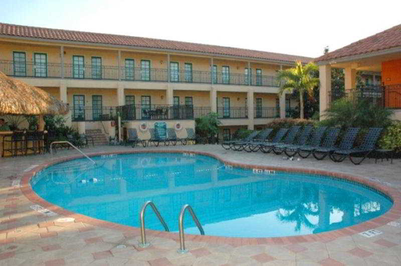 בית מלון כפרי Red Roof Inn Plus & Suites Tampa