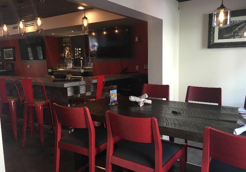 בית מלון כפרי Red Roof Inn Plus & Suites Tampa