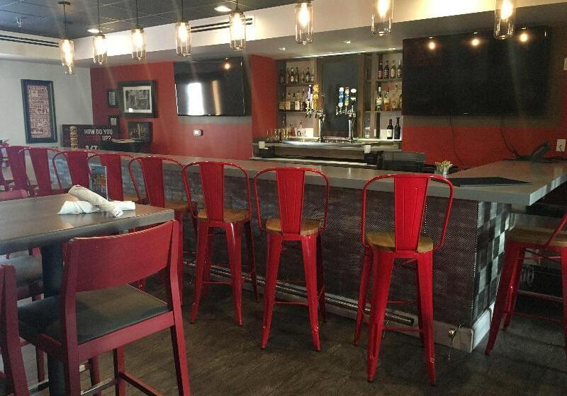 בית מלון כפרי Red Roof Inn Plus & Suites Tampa