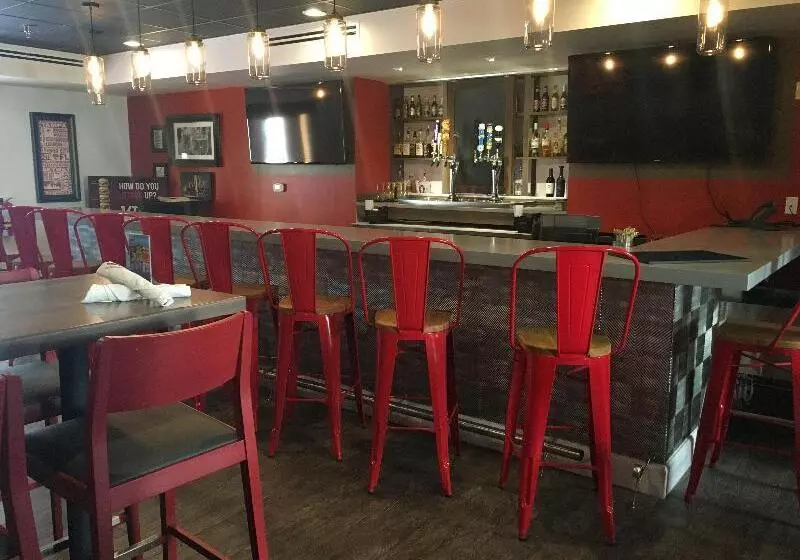 בית מלון כפרי Red Roof Inn Plus & Suites Tampa