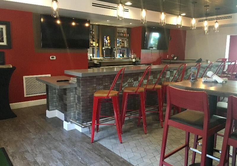 בית מלון כפרי Red Roof Inn Plus & Suites Tampa