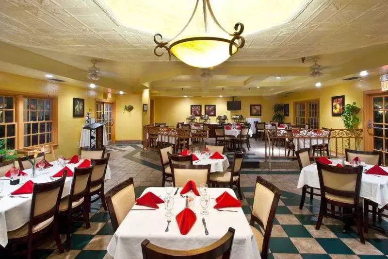 בית מלון כפרי Red Roof Inn Plus & Suites Tampa