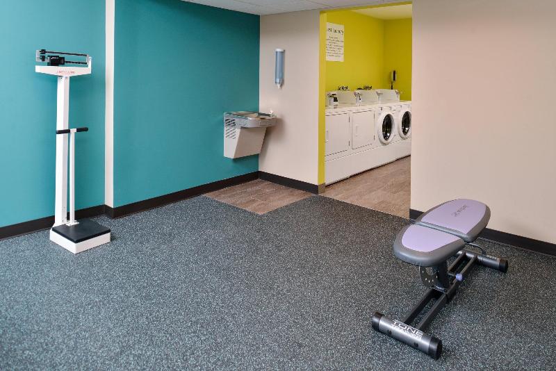 בית מלון כפרי Red Roof Inn Plus & Suites Tampa