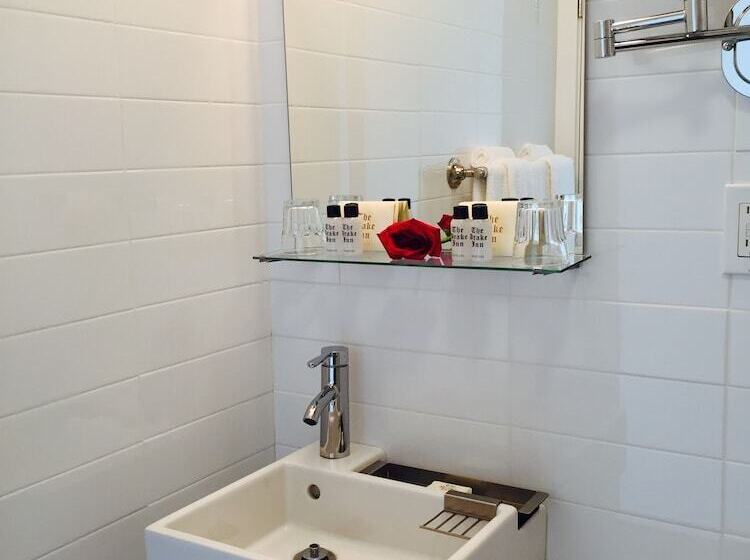 בית מלון כפרי The Drake Inn