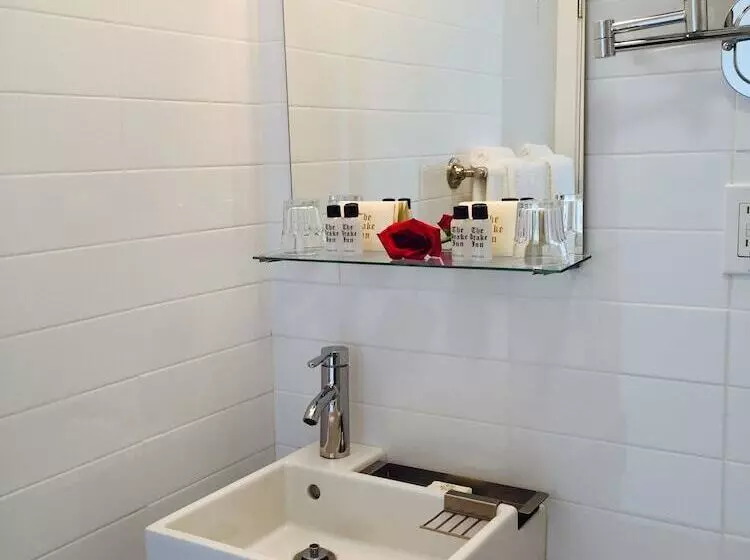 酒店 The Drake Inn