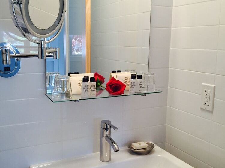 בית מלון כפרי The Drake Inn