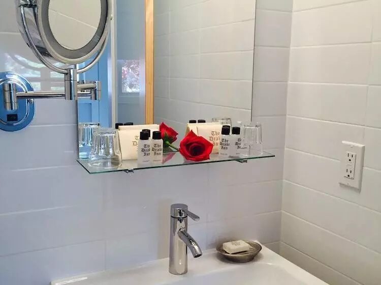 酒店 The Drake Inn