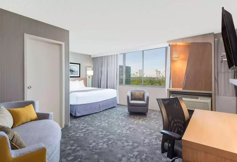 Отель Wyndham Garden At Niagara Falls