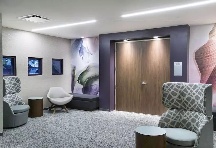 Отель Wyndham Garden At Niagara Falls