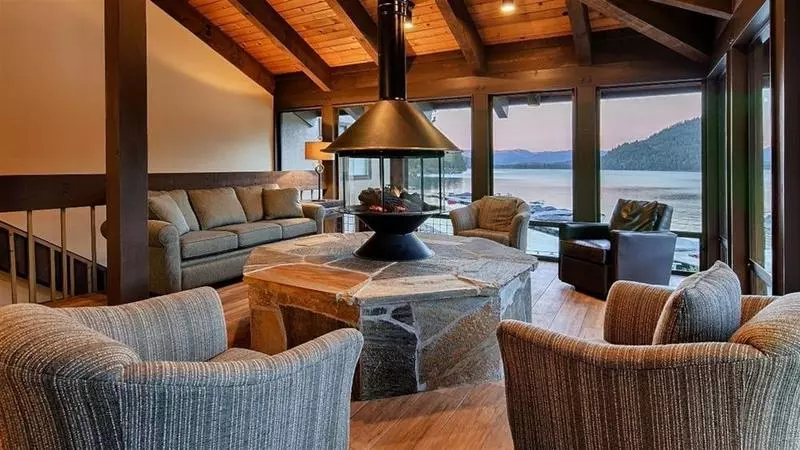 Курорт Donner Lake Village