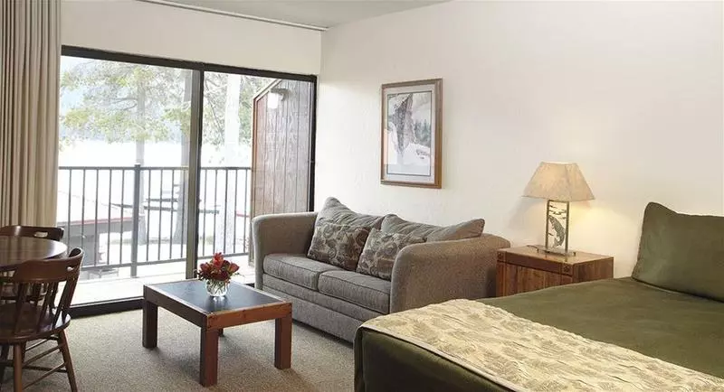 Курорт Donner Lake Village