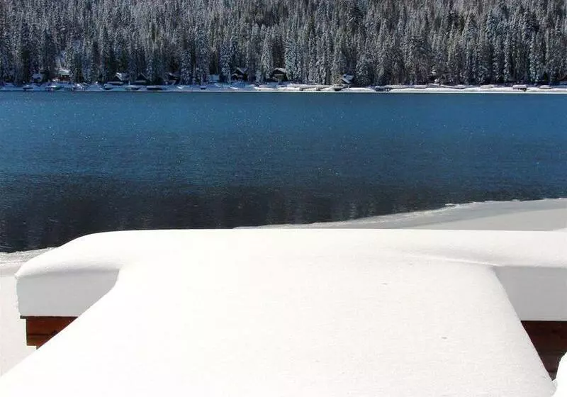 Курорт Donner Lake Village