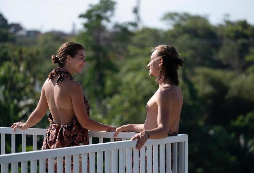 פנסיון The Village Home