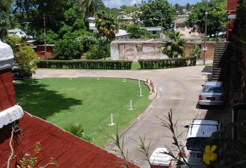 پانسیون Charming Old World Apartment